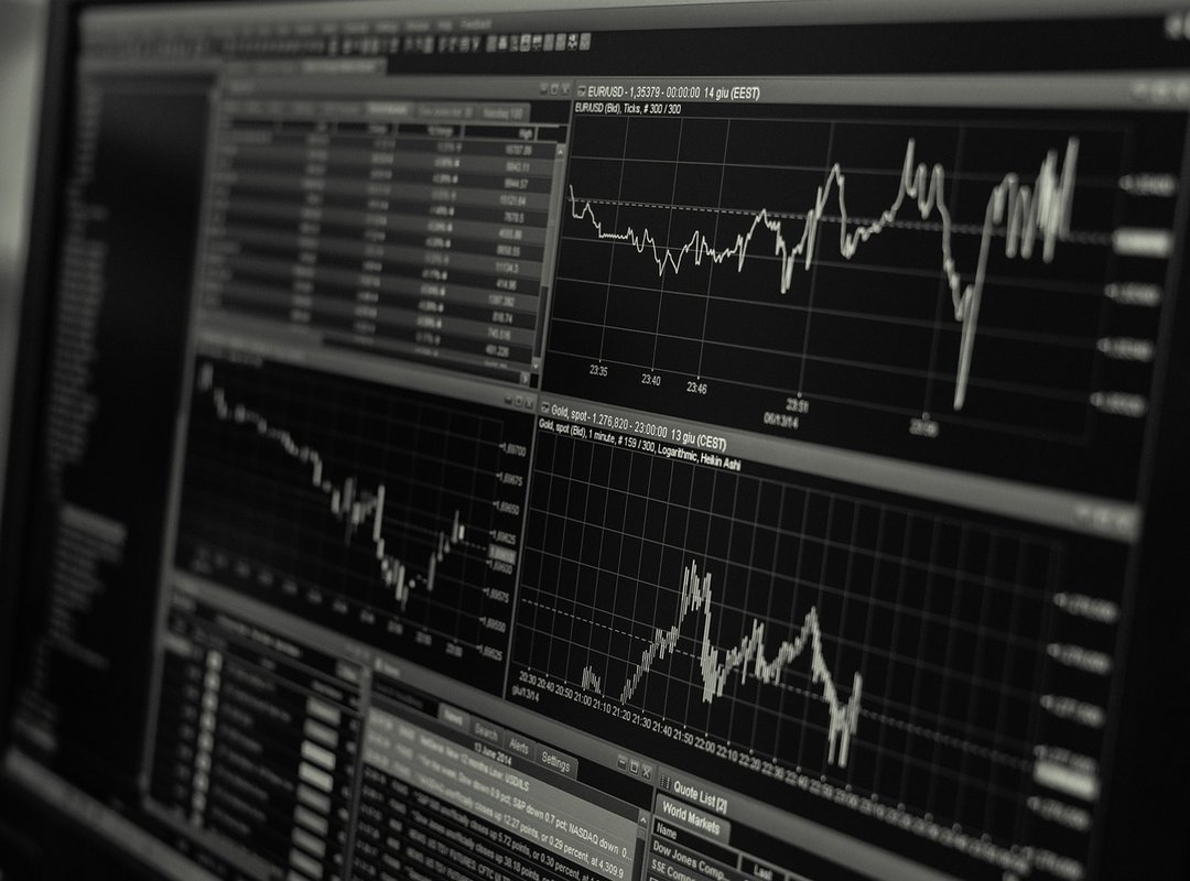 Comparing the Best Methods for Currency Exchange